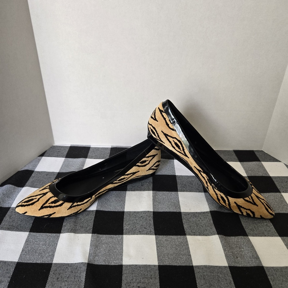 BCBG Women's Flats Black Tan Printed‎ Point Toe Shoes Size 9B 39 - Picture 9 of 9